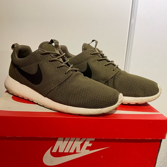 Nike Roshe (Size 11) - Picture 3 of 4